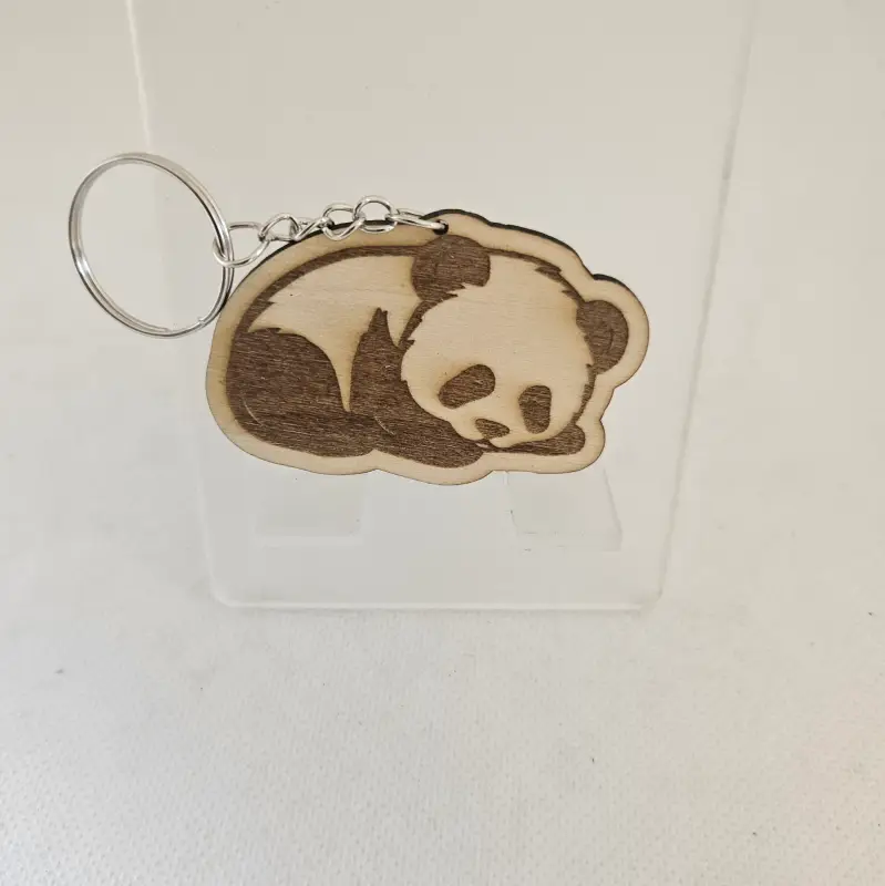 Porte clé en forme de panda allongé découpé et gravé au laser